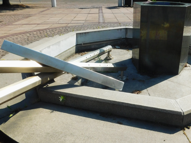 Brunnenskulptur "Flos- die Blumen der Geometrie"