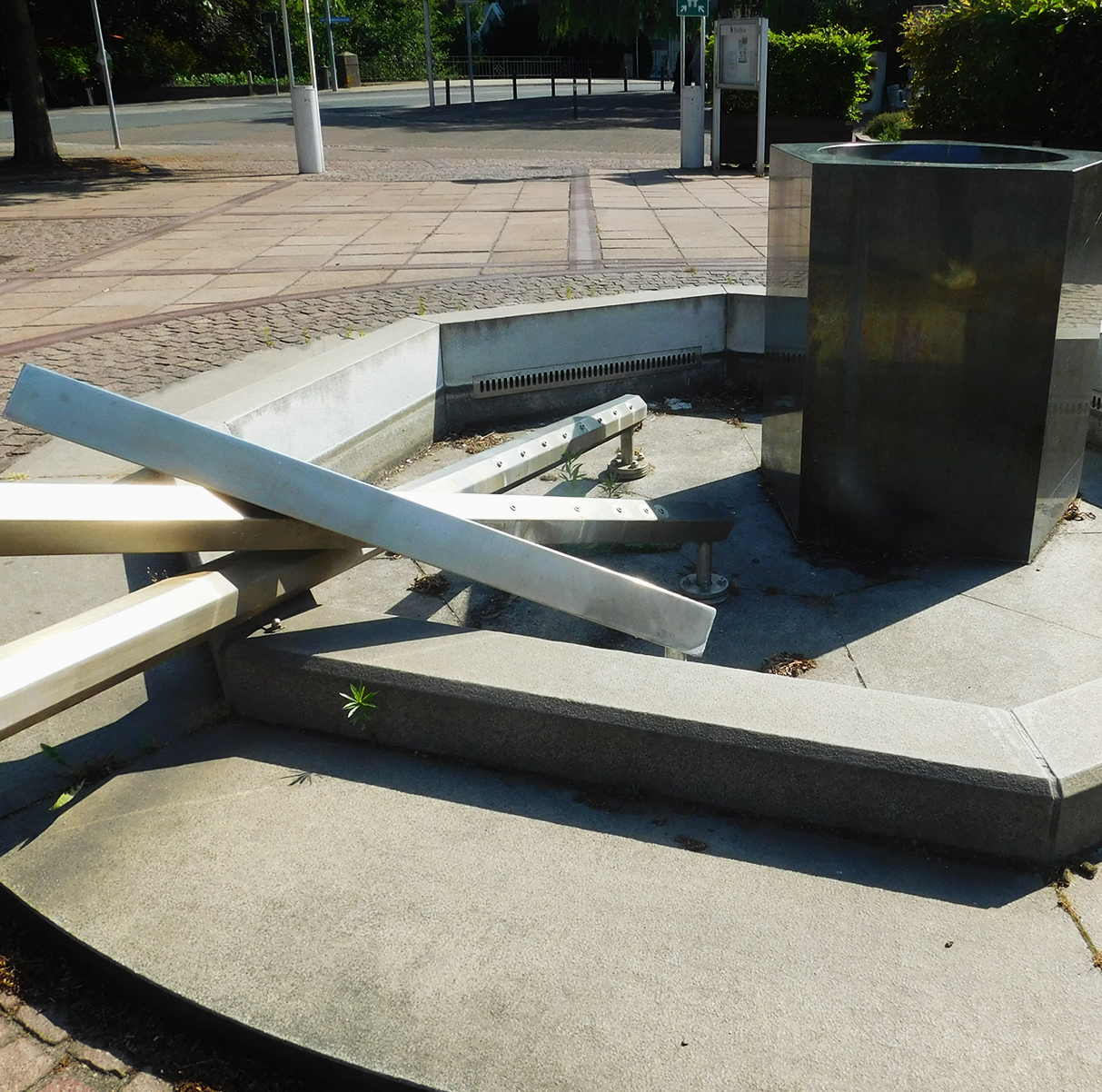 Brunnenskulptur "Flos- die Blumen der Geometrie"