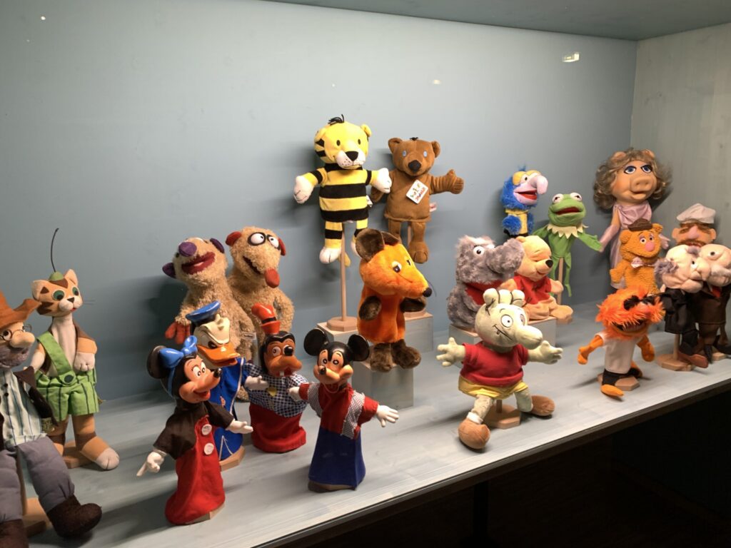 „Wenn die Puppen tanzen …“ faszinierende Figuren im Bomann-Museum
